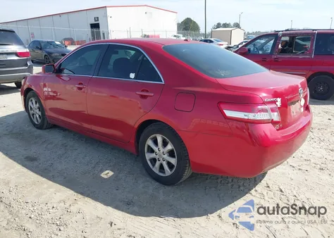 2011 Toyota Camry Le z USA, uszkodzony, nr VIN 4T4BF3EK1BR210039